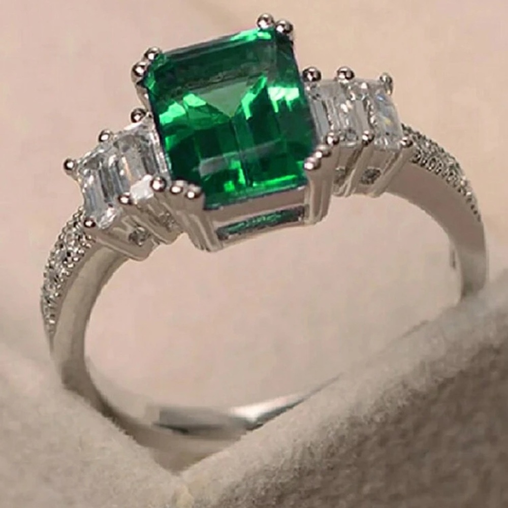 PRINCESS CUT GREEN SAPPHIRE ENGAGMENT RING - Picture 4 of 5